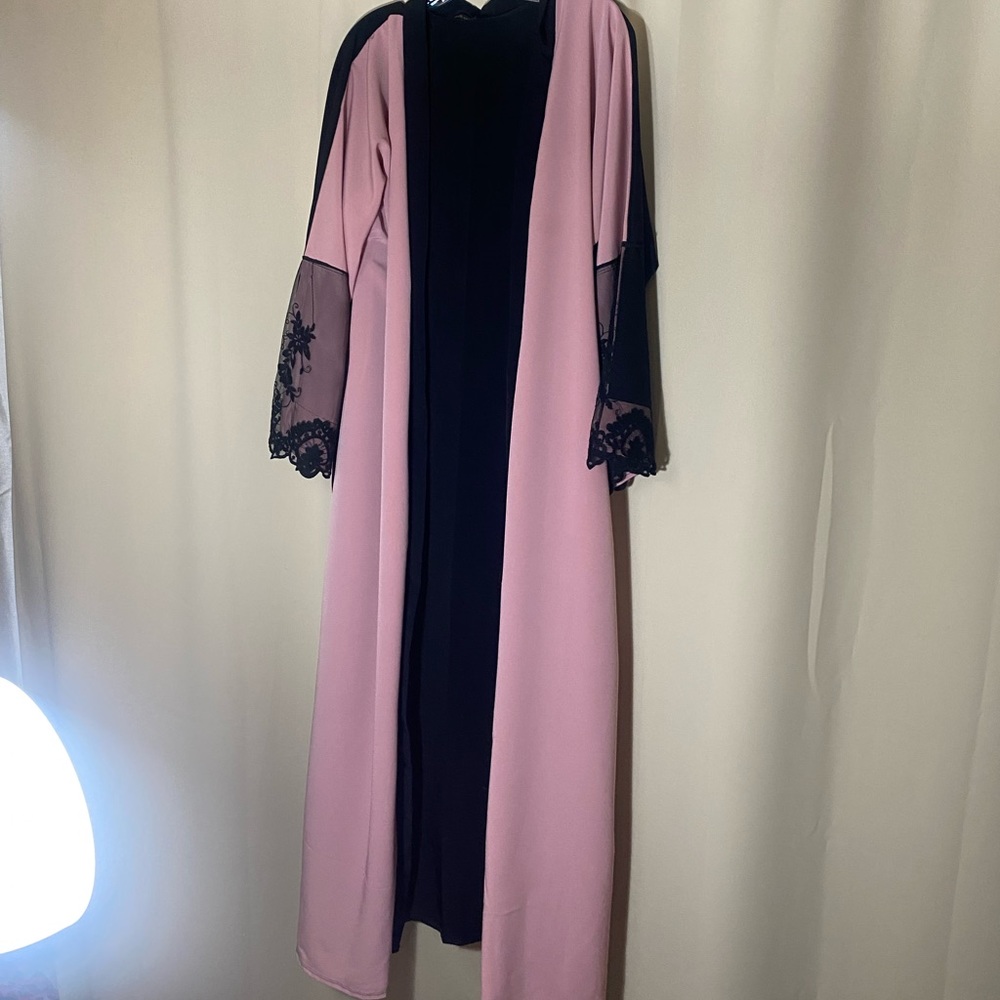 black and pink abaya